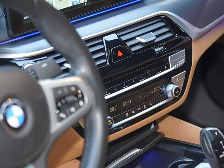 Фото 14 - BMW 5 Series