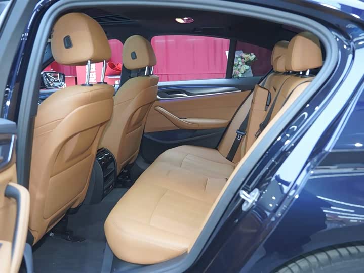 Фото 18 - BMW 5 Series