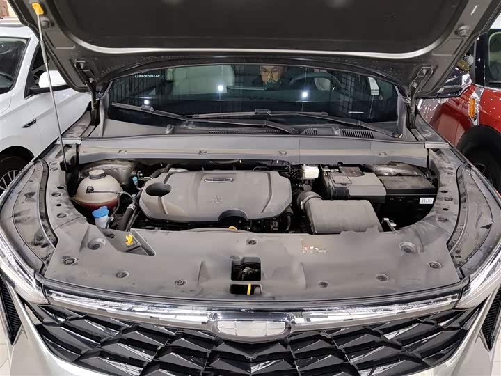 Фото 10 - Geely Atlas