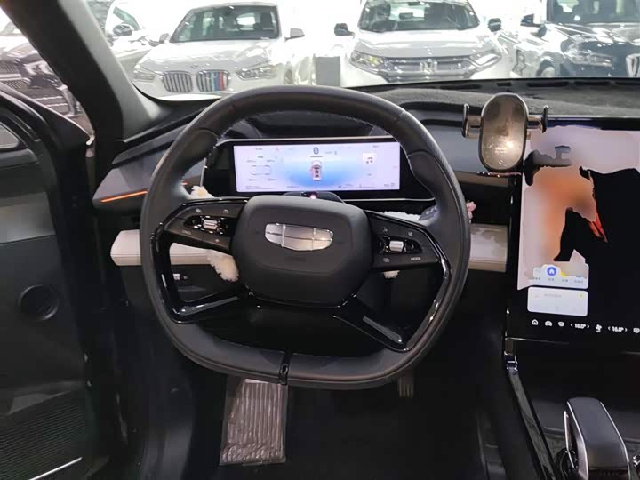 Фото 3 - Geely Atlas