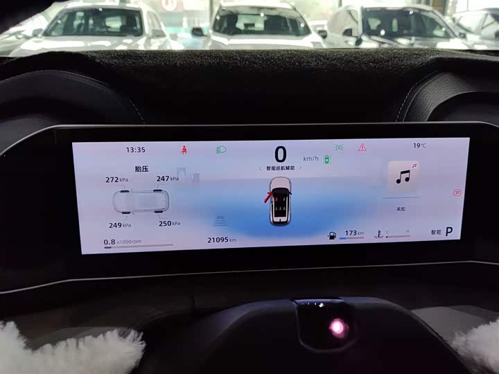 Фото 4 - Geely Atlas