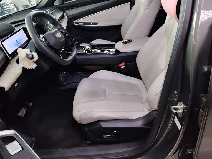 Фото 7 - Geely Atlas