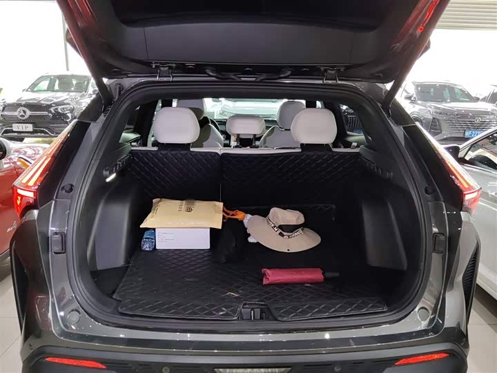 Фото 9 - Geely Atlas