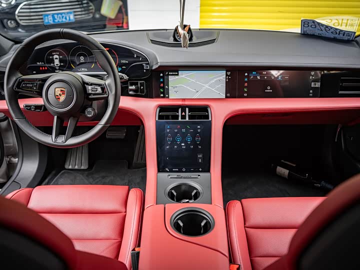 Фото 10 - Porsche Taycan