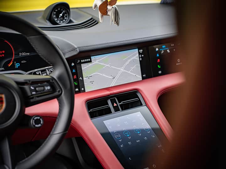 Фото 13 - Porsche Taycan