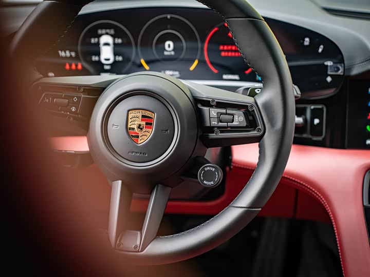 Фото 14 - Porsche Taycan