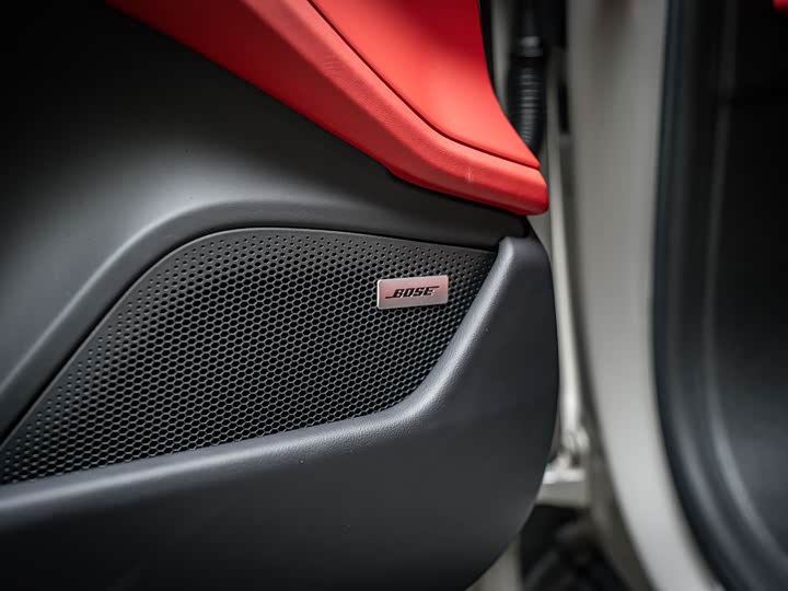 Фото 16 - Porsche Taycan