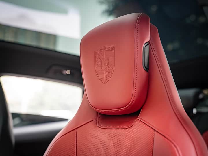 Фото 23 - Porsche Taycan