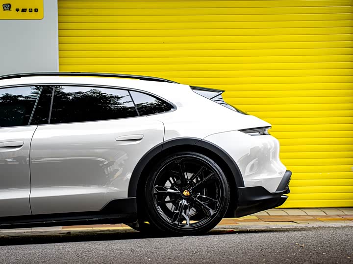 Фото 7 - Porsche Taycan