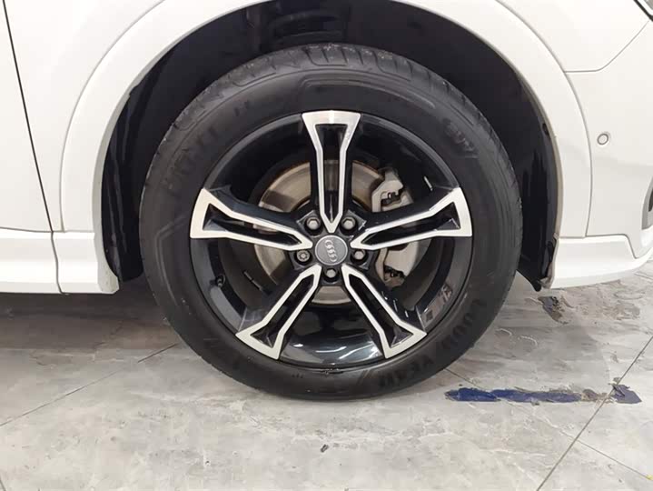 Фото 6 - Audi Q3