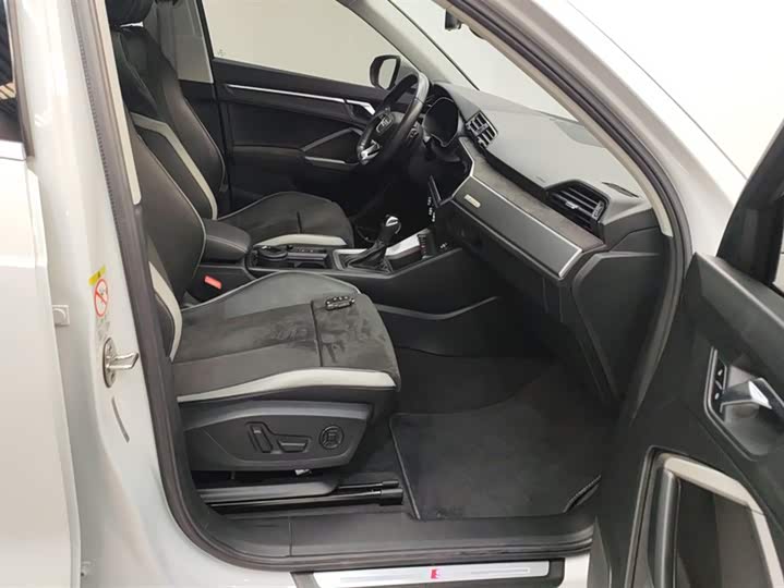 Фото 8 - Audi Q3