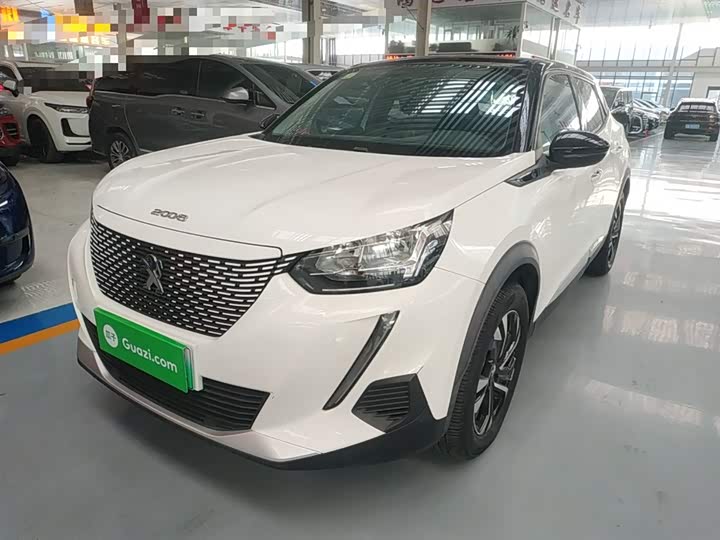 Фото 2 - Peugeot e2008