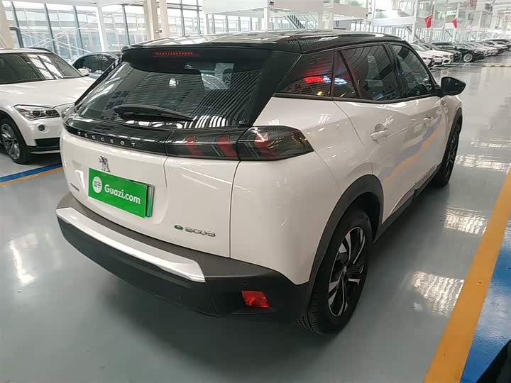 Фото 7 - Peugeot e2008