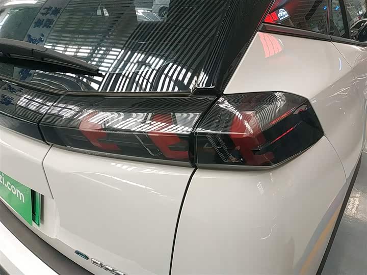 Фото 8 - Peugeot e2008