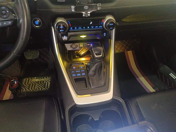 Фото 14 - Toyota Wildlander