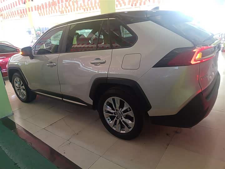 Фото 5 - Toyota Wildlander