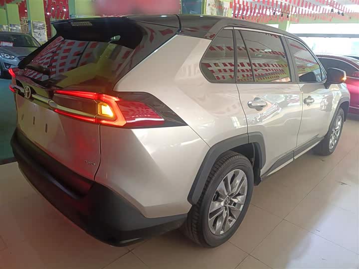 Фото 7 - Toyota Wildlander