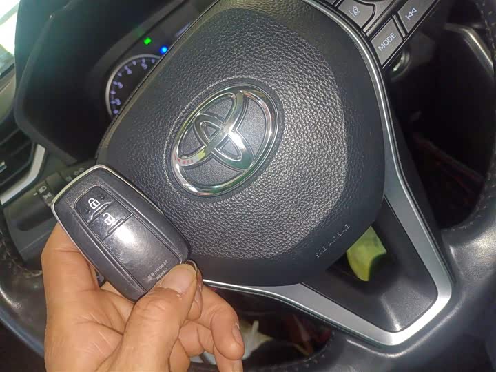 Фото 9 - Toyota Wildlander