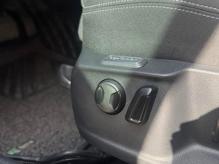 Фото 10 - Volkswagen Passat Variant