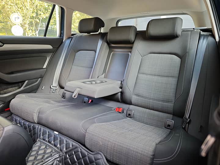 Фото 21 - Volkswagen Passat Variant