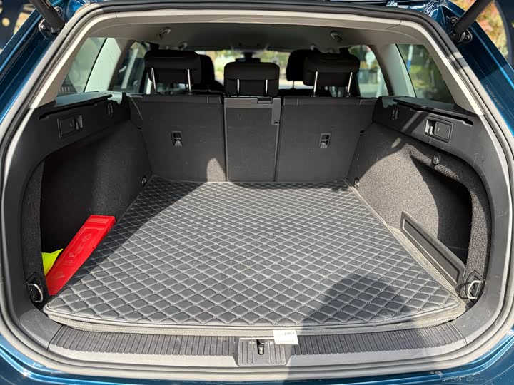 Фото 23 - Volkswagen Passat Variant