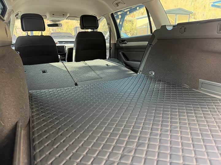 Фото 25 - Volkswagen Passat Variant