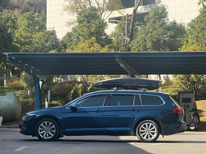 Фото 26 - Volkswagen Passat Variant