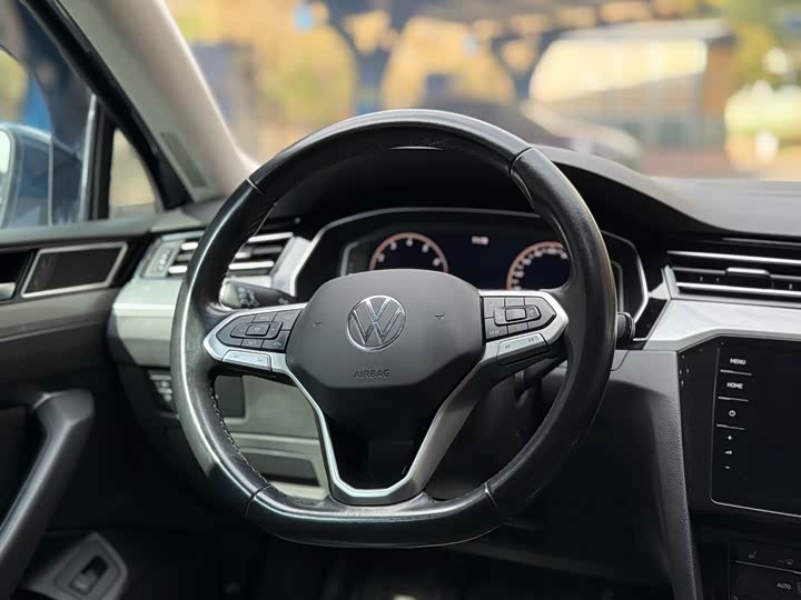 Фото 9 - Volkswagen Passat Variant