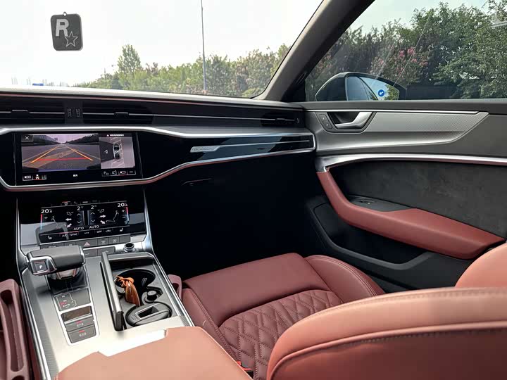 Фото 11 - Audi A7L