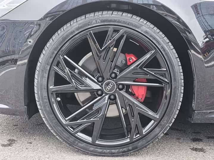 Фото 13 - Audi A7L