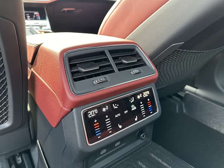 Фото 7 - Audi A7L