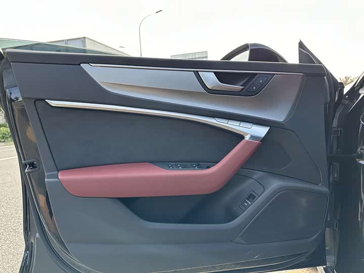 Фото 8 - Audi A7L