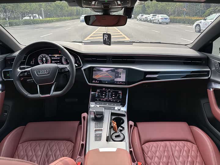 Фото 9 - Audi A7L