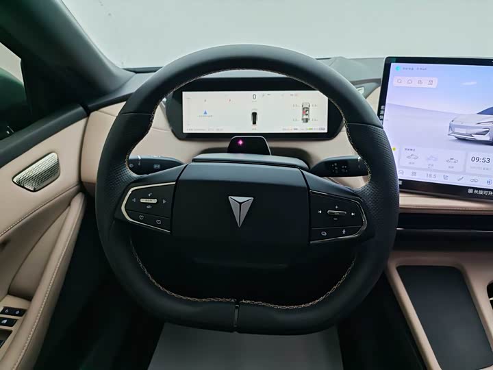 Фото 14 - Changan Deepal SL03