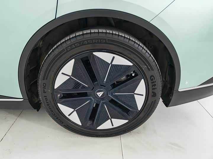 Фото 16 - Changan Deepal SL03