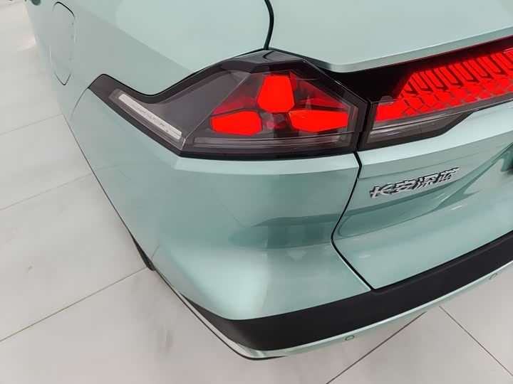 Фото 17 - Changan Deepal SL03