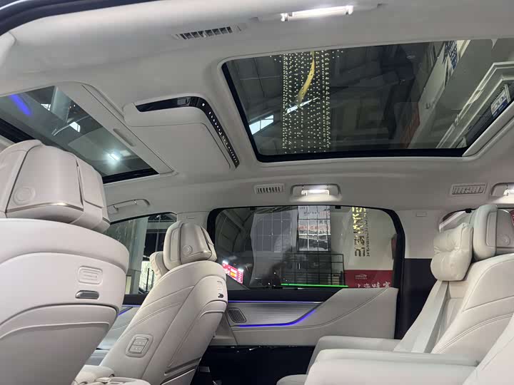 Фото 11 - Buick GL8 Hybrid