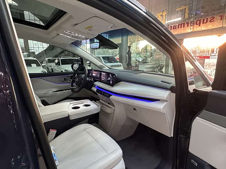 Фото 12 - Buick GL8 Hybrid