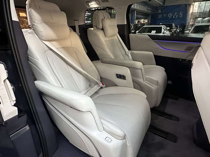 Фото 13 - Buick GL8 Hybrid