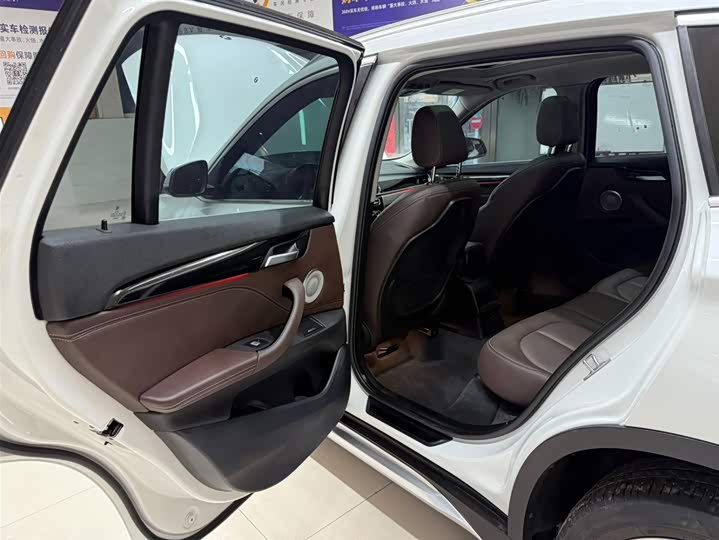 Фото 17 - BMW X1