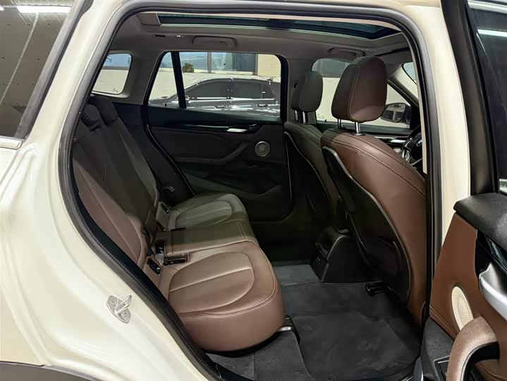 Фото 22 - BMW X1