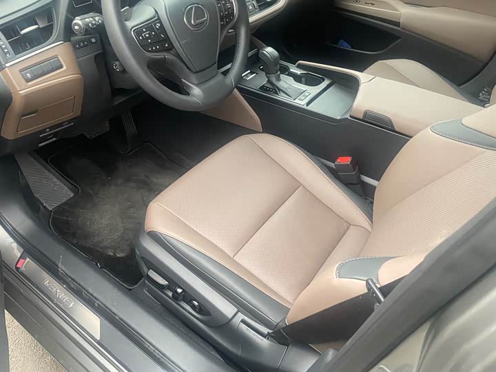 Фото 15 - Lexus ES