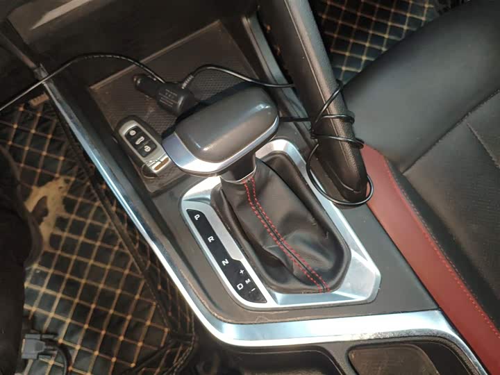 Фото 14 - Geely Vision X3