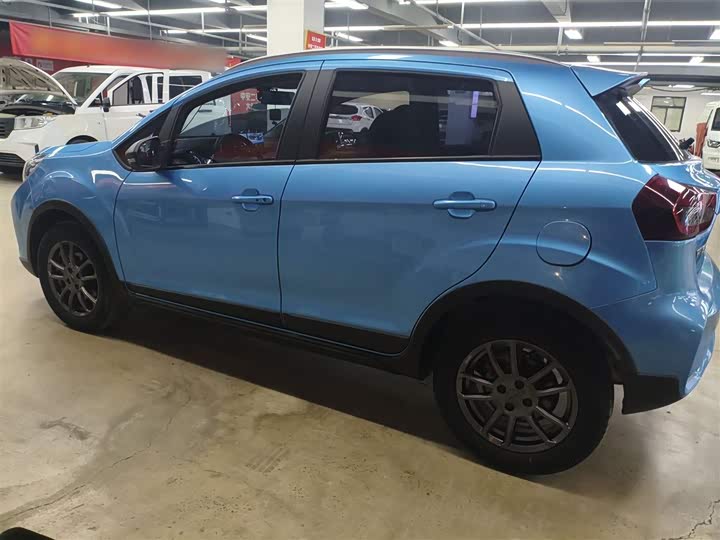 Фото 5 - Geely Vision X3