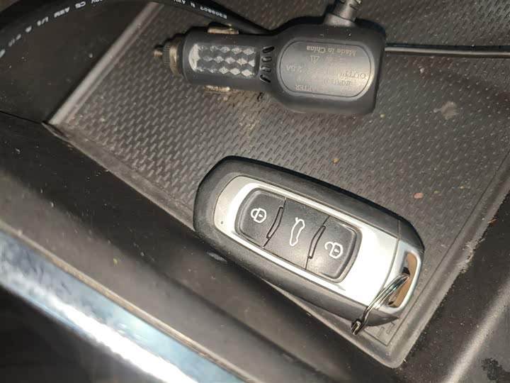 Фото 9 - Geely Vision X3