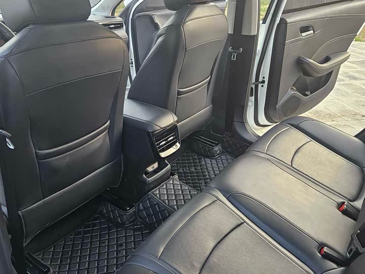 Фото 11 - Roewe i5