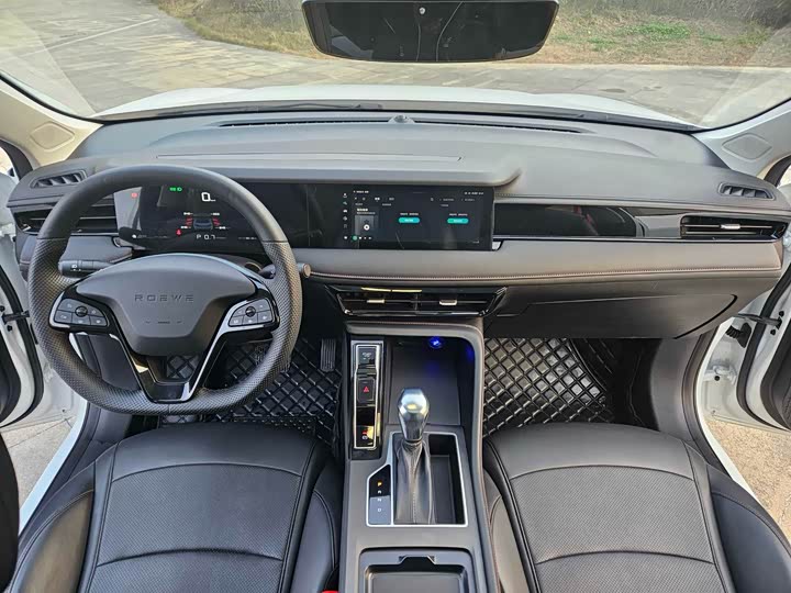 Фото 12 - Roewe i5