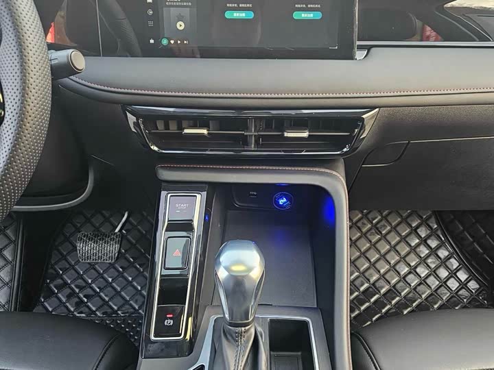 Фото 14 - Roewe i5