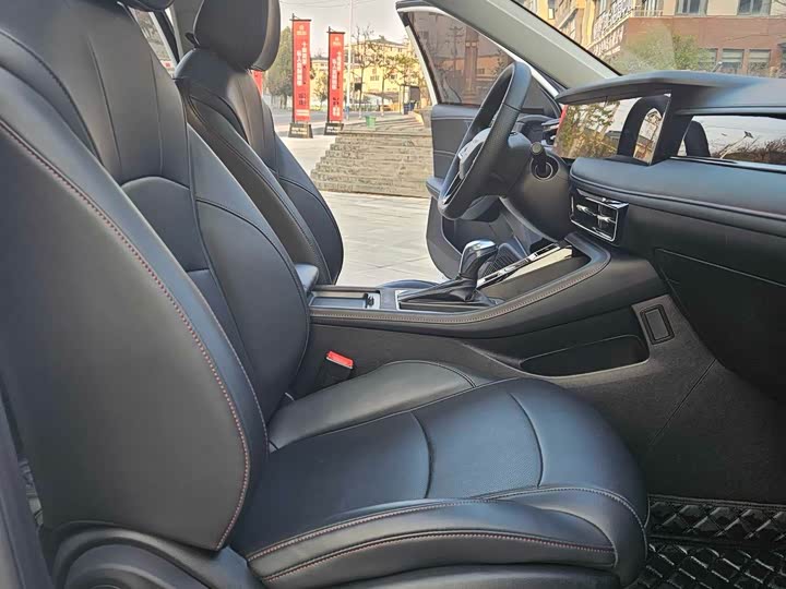 Фото 17 - Roewe i5