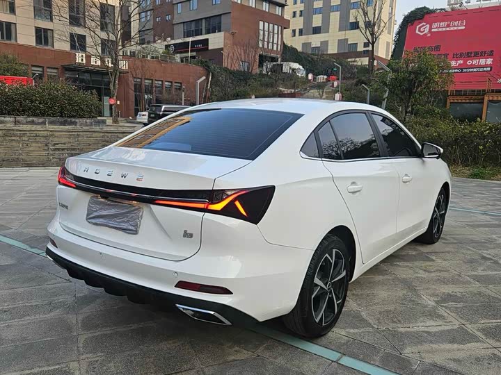 Фото 5 - Roewe i5